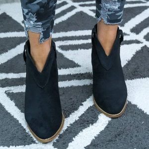 Beast Fashion Black booties